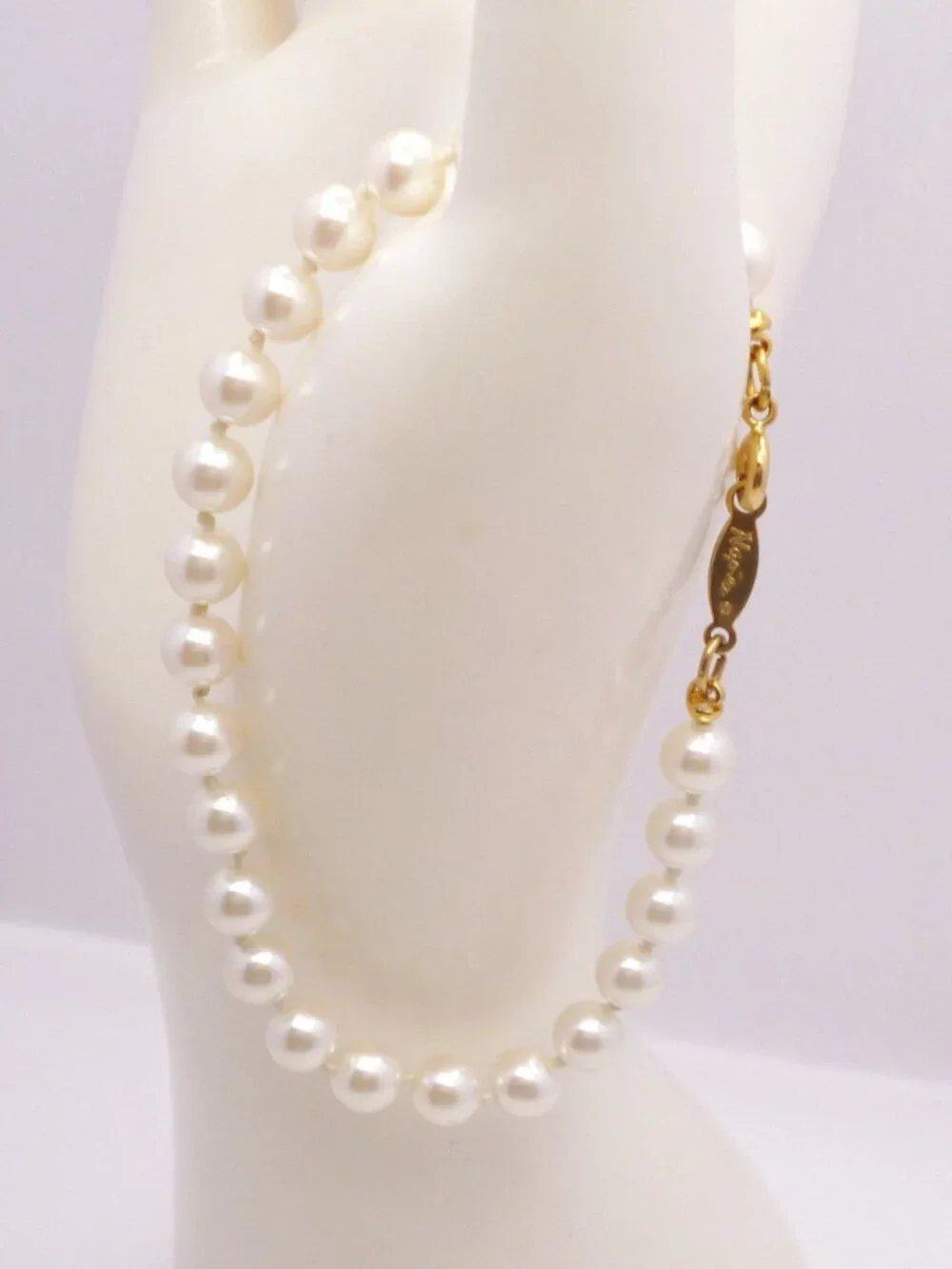 Napier Faux Pearl Bracelet White Hand Knotted Signed 7 1/4 - 7 3/4" Perfect - Picture 6 of 7